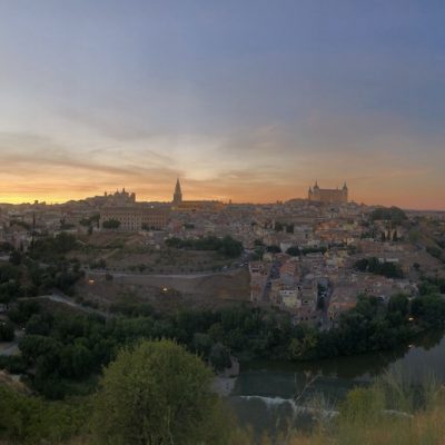 Mirador del Valle en Toledo, el mejor lugar para disfrutar de las vistas panorámicas de la ciudad de Toledo y sus principales edificios, al catedral, el Alcázar o el Río Tajo entre otros.