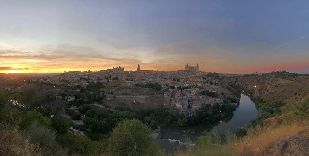 Mirador del Valle en Toledo, el mejor lugar para disfrutar de las vistas panorámicas de la ciudad de Toledo y sus principales edificios, al catedral, el Alcázar o el Río Tajo entre otros.